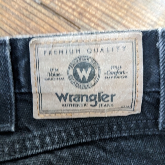 Black Wrangler Jeans 36x32 - Picture 2 of 3
